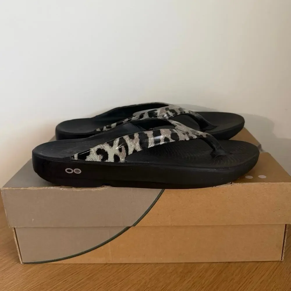 OOFOS OOlala Limited Women Recovery Thong Sandals- SZ 10